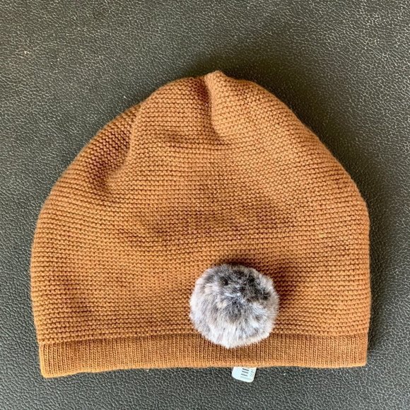 NWT! Winter Bundle: Scarves, Beanie & Gloves - Picture 2 of 9